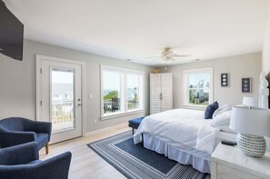 3 habitaciones, escritorio y tabla de planchar con plancha 