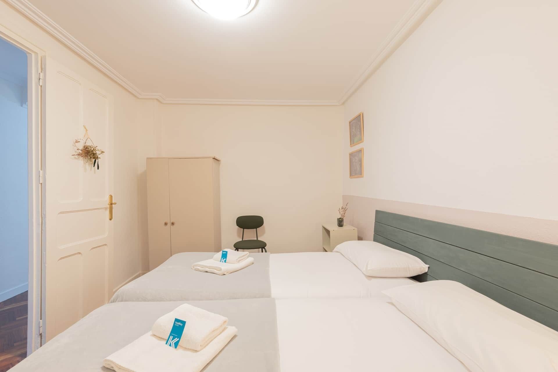 3 bedrooms, iron/ironing board, WiFi, bed sheets