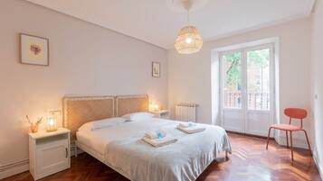 3 chambres, fer et planche à repasser, Wi-Fi, draps fournis