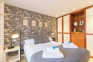 2 habitaciones, tabla de planchar con plancha, wifi y ropa de cama 