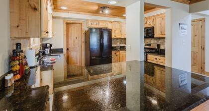 Perfect for Families! Ping Pong, Shuffle Board, Horseshoes, Pet-Friendly