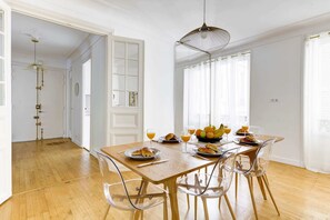 Dining - Spacious 3BR - Champs-Elysees Views (Paris)