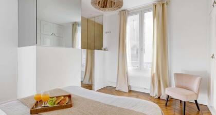 Luxueux 4 piĂšces prĂšs de l'Arc de Triomphe : Vivez l'authentique charme parisien
