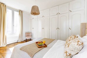 3 bedrooms, desk, iron/ironing board, travel cot