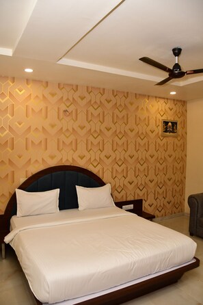 Bureau, espace de travail pour ordinateur portable, Wi-Fi gratuit