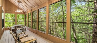 Pet-Friendly Branson Stay | Cabin w/ Deck & Pools