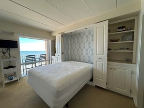 WiFi - OCEAN FRONT CONDO.  ENJOY YOUR MORNING COFFEE SITTING ON YOUR PRIVATE BALCONY WATCHING THE SUNRISE. (Rehoboth Beach)