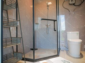 Dusche, Haartrockner, Handtücher