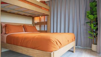 1 bedroom, desk, WiFi, bed sheets