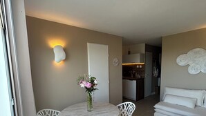 Interior - Richelieu vue mer "Soleil, beach 300 m, swimming pool, wifi (Agde)