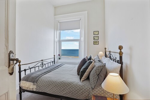 Beautiful house with spectacular views of the Pier, Lighthouse,beach and sea.