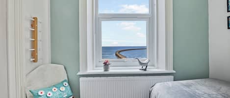 3 habitaciones, tabla de planchar con plancha, wifi y ropa de cama