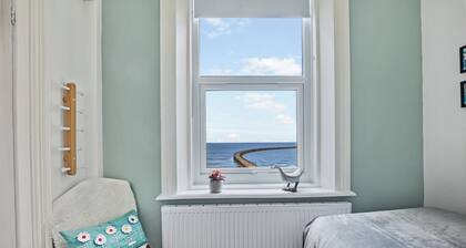 Beautiful house with spectacular views of the Pier, Lighthouse,beach and sea.