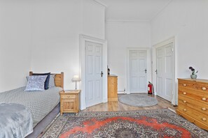 3 chambres, fer et planche à repasser, Wi-Fi, literie fournie