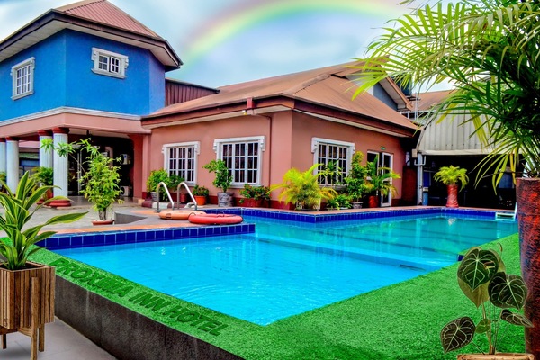 Kolam renang outdoor