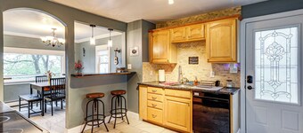Lakefront Cottage 2 Mi to Palladium in Worcester!