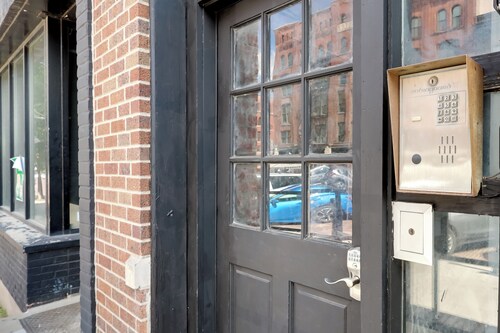 Explore Old Market: Convenient Omaha Condo