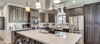 Modern Gem w/ Pool & Mtn Views in Lake Havasu City