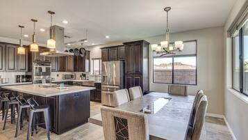 House (4 Bedrooms) | Interior