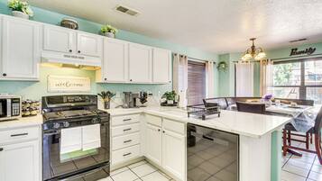 House (3 Bedrooms) | Interior
