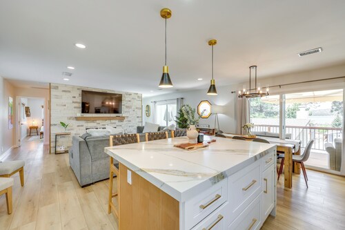 Walk to The Village Shops/eats: Big Bear Lake Home