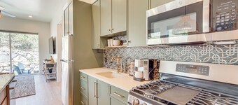 Walk to Southern Utah Campus: Home w/ Fire Pit