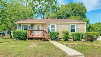 House (3 Bedrooms) | Front of property