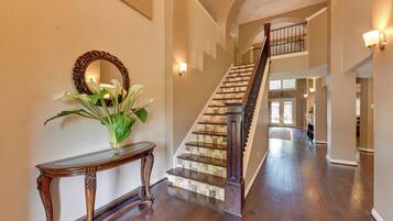 Rumah (5 Bedrooms) | Interior