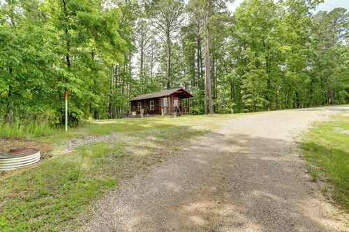1 Mi to Current River: Cozy Studio Cabin!