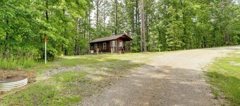 1 Mi to Current River: Cozy Studio Cabin!