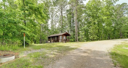 1 Mi to Current River: Cozy Studio Cabin!