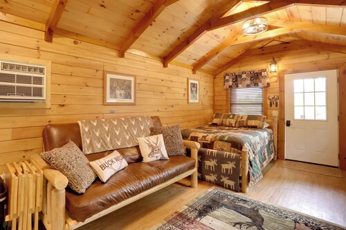 1 Mi to Current River: Cozy Studio Cabin!