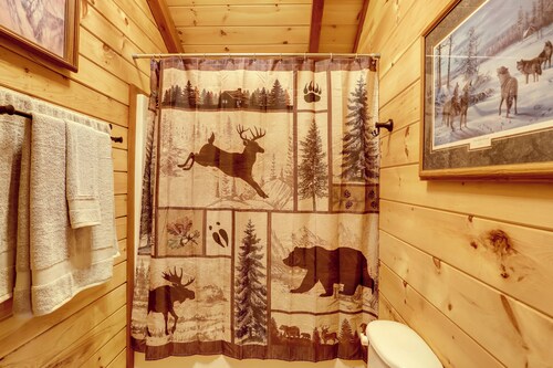 1 Mi to Current River: Cozy Studio Cabin!