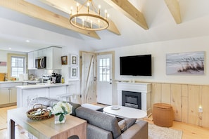 Cottage (2 Bedrooms) | Front of property - Walk to Shops & Dining: Cozy Osterville Cottage (Osterville)