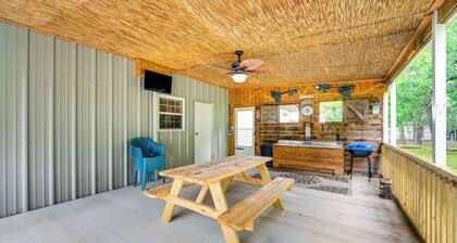 1 Mi to Lake Texoma Access: Home w/ Deck