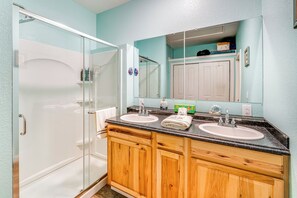 House (3 Bedrooms) | Interior - 1 Mi to Lake Texoma Access: Home w/ Deck (Kingston)