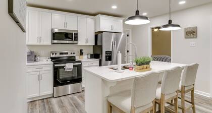 Walk to River: Newly Built Home in Heber Springs!