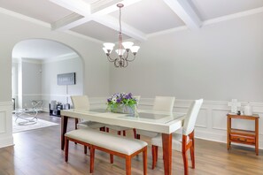 Talo (4 Bedrooms) | Sisätilat