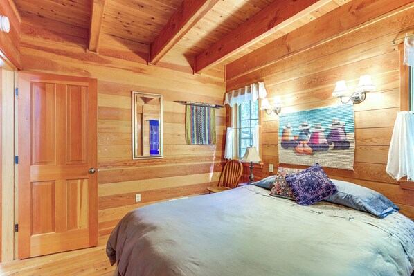 Interior - Nature-packed Mckenzie River Retreat w/ Trails! (Blue River)