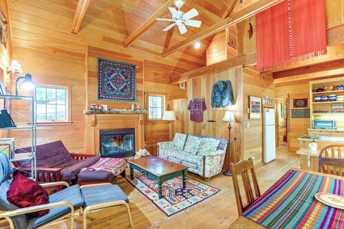 Nature-packed Mckenzie River Retreat w/ Trails!