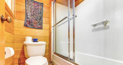 Nature-packed Mckenzie River Retreat w/ Trails!
