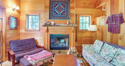 Nature-packed Mckenzie River Retreat w/ Trails!