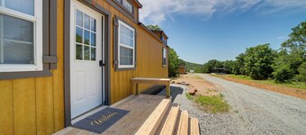 Cabin in Petrified Forest Near Eufala Lake!