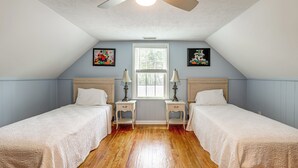 A bedroom with two beds, a ceiling fan, and a window. - Home 1 Mi to Dtwn Conway: Great for Beach Days! (Conway)