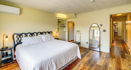 Walkable Townhome: 'M on Main' in Wytheville