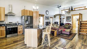 House (3 Bedrooms) | Interior
