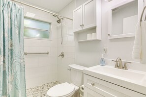 House (2 Bedrooms) | Interior - Dock + Screened Porch: Lake Istokpoga Retreat (Lake Placid)