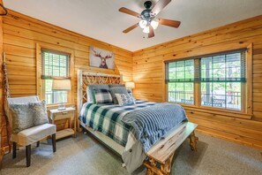 Interior - Game Room, Hot Tub & Decks: Scenic Franklin Cabin (Franklin)