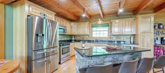 Game Room, Hot Tub & Decks: Scenic Franklin Cabin