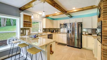 House (4 Bedrooms) | Interior